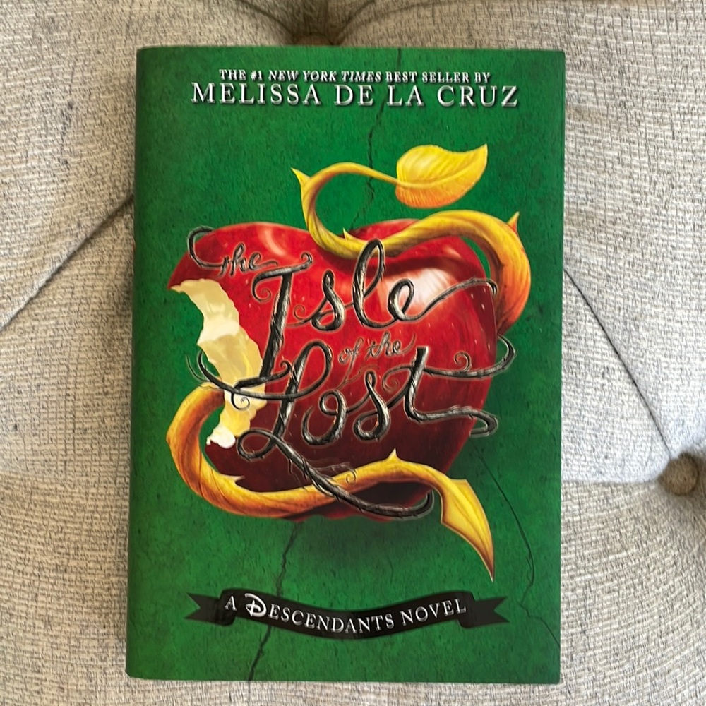 The Isle of the Lost Hardcover Book by Melissa de la Cruz. Disney. Desce…